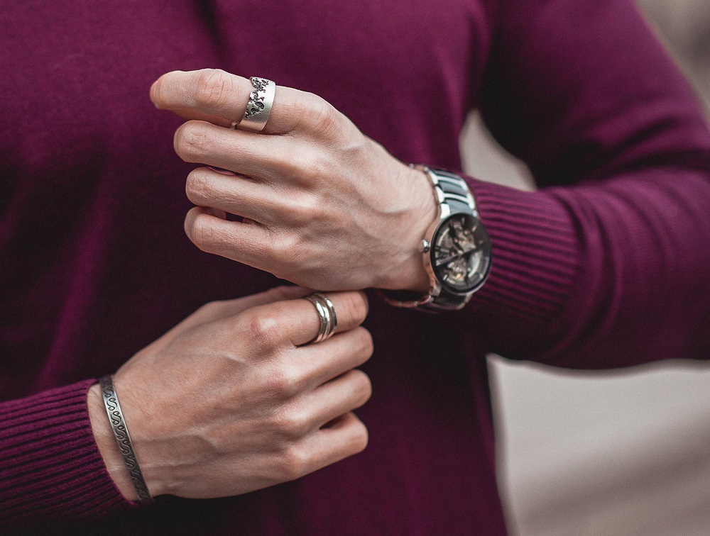 How Accessories Can Elevate Men’s Fashion Instantly