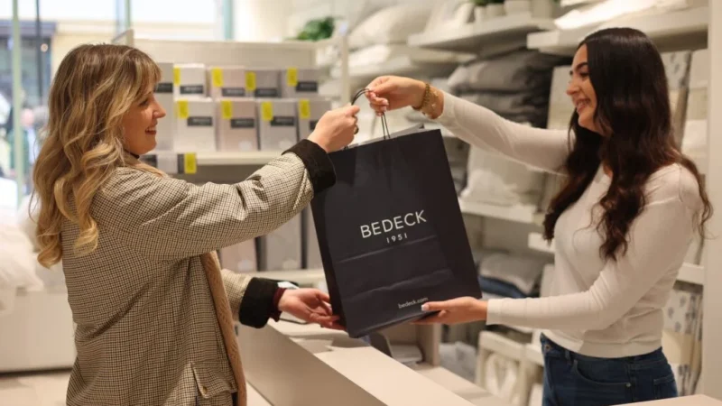 How Outlet Stores Work: Behind the Scenes of Discount Retail